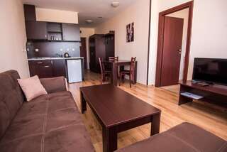 Отель Apart Hotel Orbilux Банско Трехместные апартаменты-1